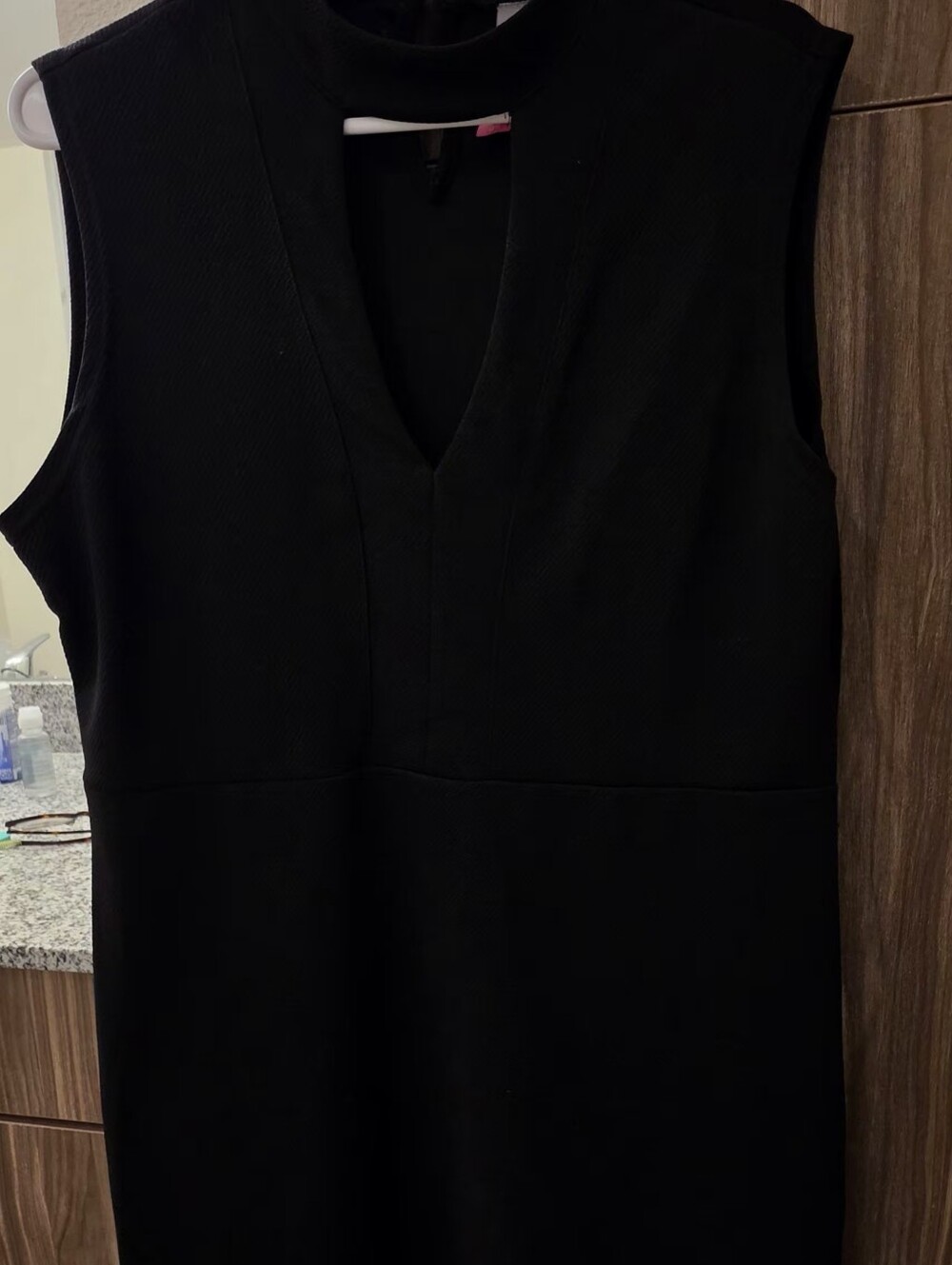 NB MOCK NK DRESS W CUTOUT BLACK SLEEVELESS